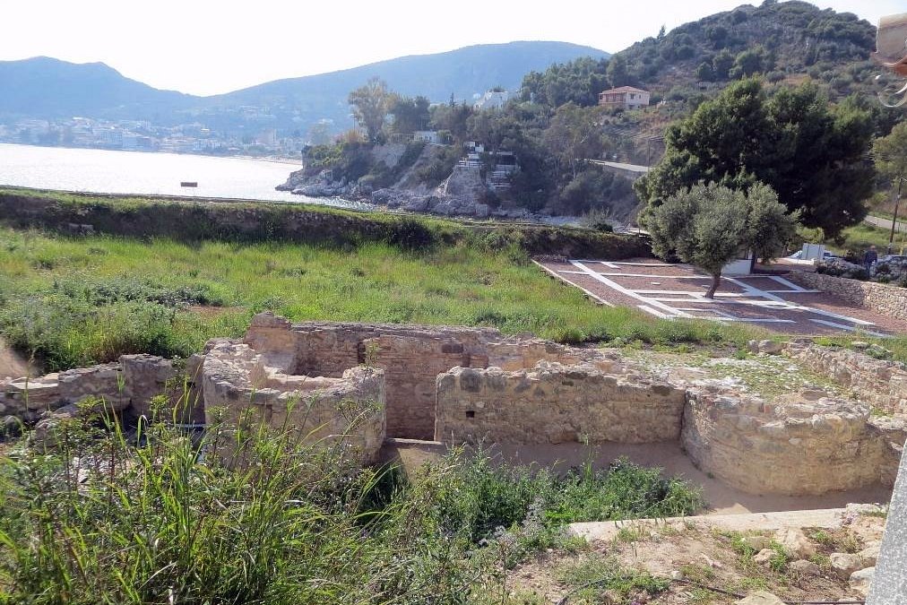 ruins of a Roman bath ath the lower NW side