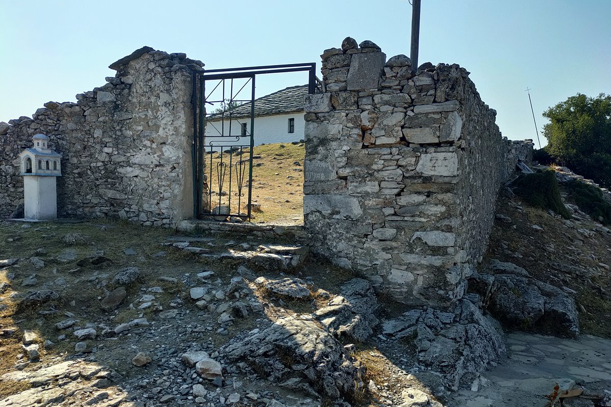 the gate of the castle today